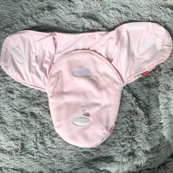 NWOT Blankets and Beyond Swaddle Pink Floral - Picture 3 of 5
